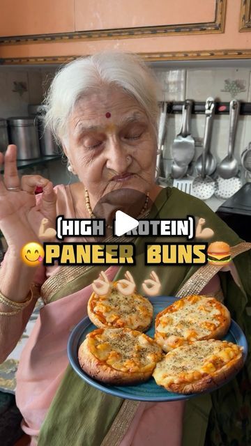 Easy Indian Snacks, Paneer Snacks, Healthy Indian Snacks, Paneer Pizza, Indian Fast Food, Fast Snack, Pizza Burger, Indian Appetizers, Quick Healthy Snacks