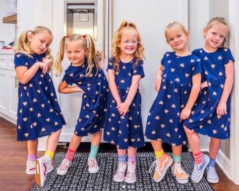 Adam Busby, Busby Quintuplets, Busby Quints, It's A Buzz World, Twin Costumes, Multiple Births, Taytum And Oakley, Busby Family, Sister Poses