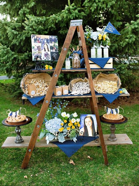 Outdoor Graduation Party Decorations, Unique Graduation Party Ideas, Backyard Graduation Party, Outdoor Graduation Parties, Outdoor Graduation, Senior Graduation Party, Graduation Party High, Graduation Open Houses, Graduation Party Diy