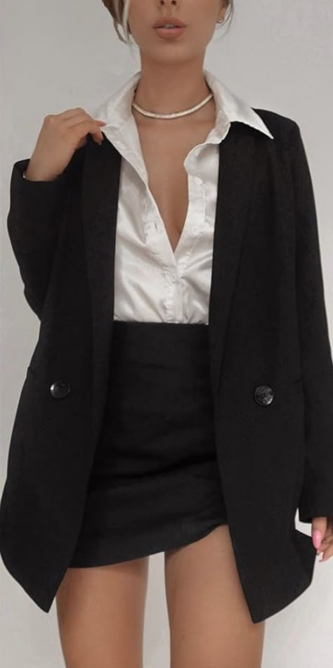 Femme Fatale Work Outfit, Femme Fatale Outfit Summer, Mafia Outfit Women Dress, High Society Outfits, Mafia Girl Outfits, Femme Fatale Outfit Classy, Ootd Women, Estilo Indie, Satin Blazer