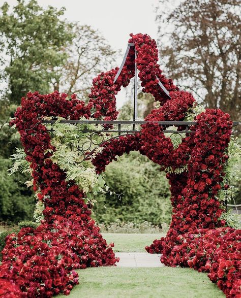 Aisle Ideas, Wedding December, Wedding Flower Trends, Wedding Stage Design, Luxury Wedding Decor, Amazing Weddings, Luxury Wedding Planner, December 2023, Glamorous Wedding