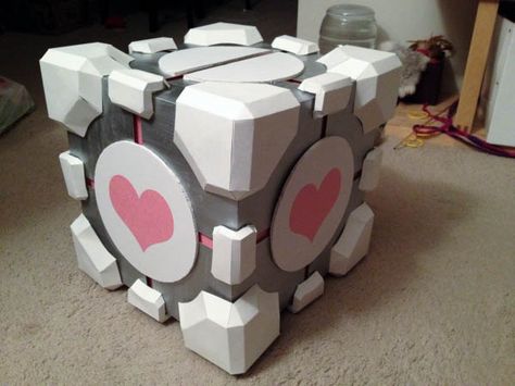 Portal Companion Cube Card Box step by step tutorial! Portal Companion Cube, Companion Cube, Geeky Craft, Geek Wedding, Geek Crafts, Creative Wedding Ideas, Offbeat Bride, Card Box Wedding, Valentine Box