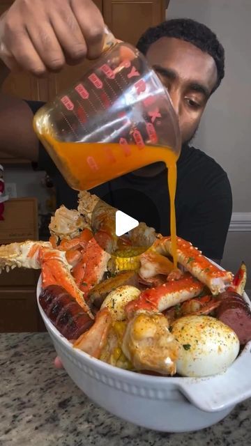 Best Crab Boil Recipe, King Crab Boil, Crab Boil Recipe, Seafood Broil, Seafood Dinner Party, Seafood Boil Party, Seafood Dish Recipes, Seafood Plates, Seafood Boil Recipes