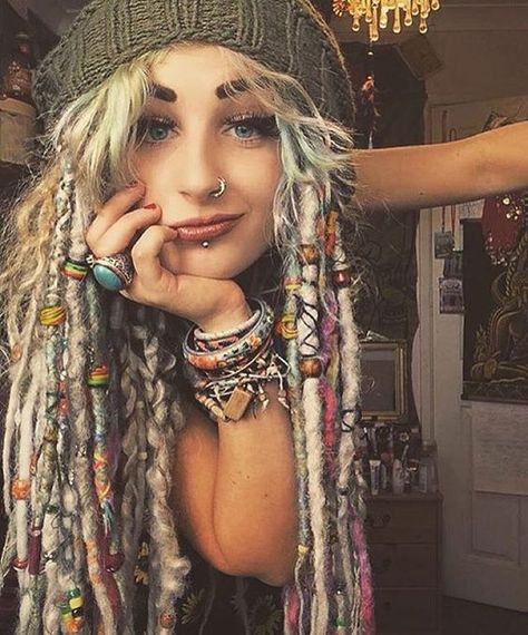 Beads and wrap                                                       … Dreadlocks Girl, Witch Hair, Dreads Girl, Beautiful Dreadlocks, Hippie Hair, Dreads Styles, Synthetic Dreads, Shape Shifting, Dread Hairstyles