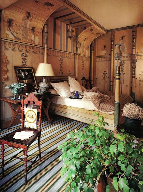 Francois Lafon Paris apartment, Egyptian bedroom Jacques Grange, from the book Private Paris by Marie-France Boyer and Philippe Girardeau. Egyptian Bedroom, Egyptian Home Decor, Traditional Chic, Egyptian Design, Egyptian Style, Parisian Apartment, Primary Bedroom, Morning Inspiration, Paris Design