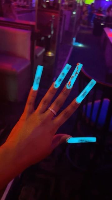 Dark Acrylic Nails, Glow In The Dark Nails, Amazing Nails, Glow Nails, Dark Nails, Watercraft, Fire Nails, The Glow, Water Crafts