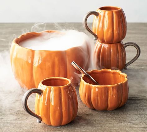 It's No Surprise That Pottery Barn Has the Chicest Halloween Decorations Around Pottery Barn Pumpkin, Pottery Barn Kitchen, Pumpkin Snack, Pumpkin Bowls, Ceramic Pumpkin, Rustic Pumpkin, Sculptures Céramiques, Fall Table Settings, Snack Bowls