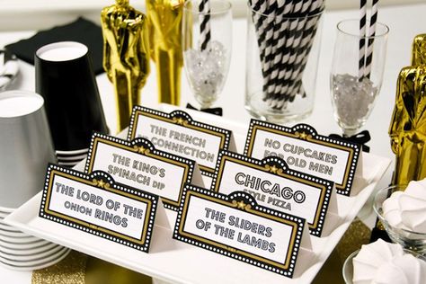 Throw A Star Studded (& Kid Friendly!) Oscar Party - Tinybeans Oscar Party Decorations, Oscars Theme Party, Oscars Party Ideas, Academy Awards Party, Oscar Viewing Party, Hollywood Party Theme, Fest Temaer, Awards Viewing Party, Red Carpet Party