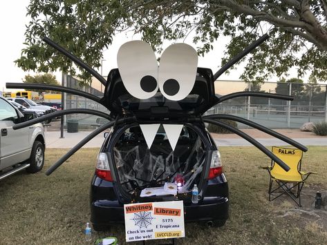 Trunk Or Treat Spider, Spider Car, Cowboy Halloween Costume, Halloween Car Decorations, Spider Theme, Fun Halloween Party Games, Days Until Halloween, Grey Car, Girl Scout Ideas