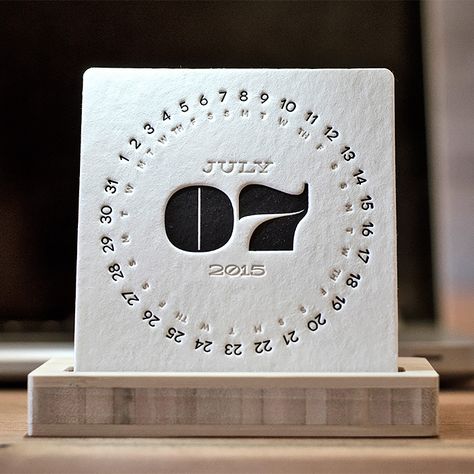 Type Letterpress Desk Calendar by iSkelter Letterpress Calendar, Fancy Store, Design Calendar, Creative Calendar, 달력 디자인, Design Identity, Identity Branding, Design Editorial, Office Items