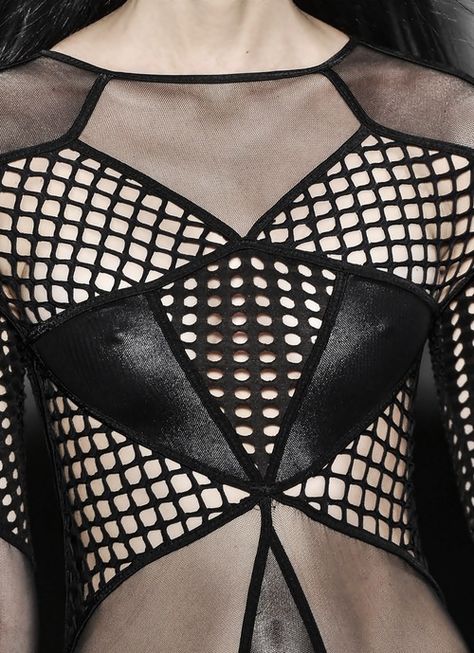 NERO et NOIR | Shadowflower Geometric Fashion Design, Geometric Fashion, Futuristic Fashion, Dark Fashion, Fashion Mode, Mode Inspiration, Corsets, Fashion Details, Costume Design