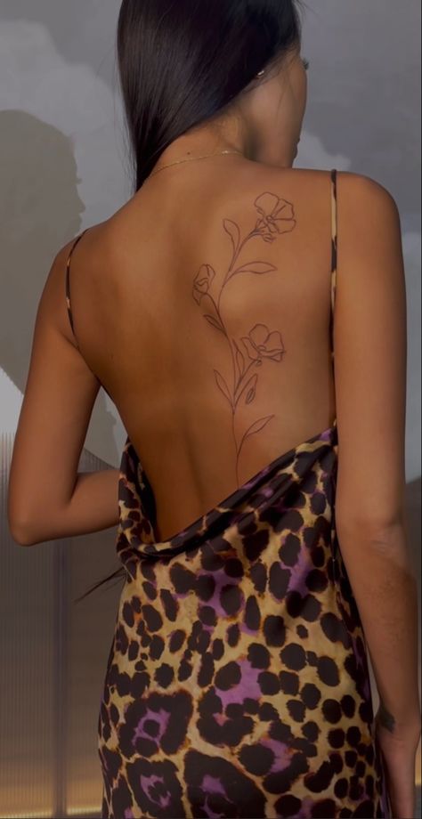 Simplistic Back Tattoo Women, Women Dainty Sleeve Tattoo, Violet Back Tattoo Women, Flower Vine Tattoo On Back, Fine Line Back Flower Tattoo, Assymetrical Back Tattoo, Womens Simple Back Tattoos, Asthetic Tattoos Woman Back, Back Of Arm Line Tattoo