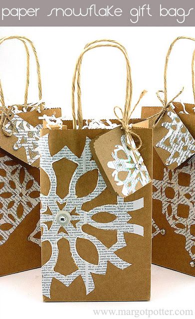 Make Paper Snowflakes, Paper Snowflakes Diy, Štědrý Den, Brown Paper Bags, Snowflake Craft, Paper Snowflake, Gift Bags Diy, Gift Wrap Ideas, Creative Gift Wrapping