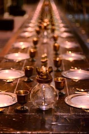 Imagen de banquet, dean, and wizard Debutante Aesthetic, Banquet Aesthetic, Food Magic, Gryffindor Aesthetic, Medieval Period, Harry Potter Aesthetic, Banquet Tables, Taper Candle, Tea Light Candle