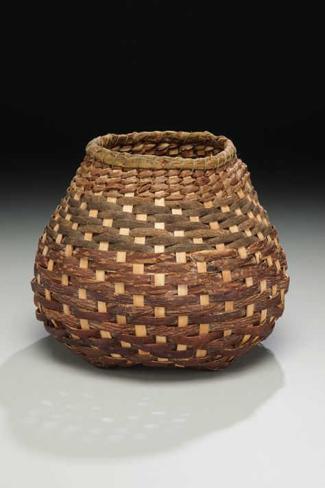 Kudzu, Willow Bark, Poplar Bark & Royal Paulonia Bark Cathead Basket by Matt Tommey. Birchbark Crafts, Matt Tommey, Bark Weaving, Birch Bark Baskets, Bamboo Palm, Weaving Baskets, Basket Weaver, A Tisket A Tasket, Baskets Ideas