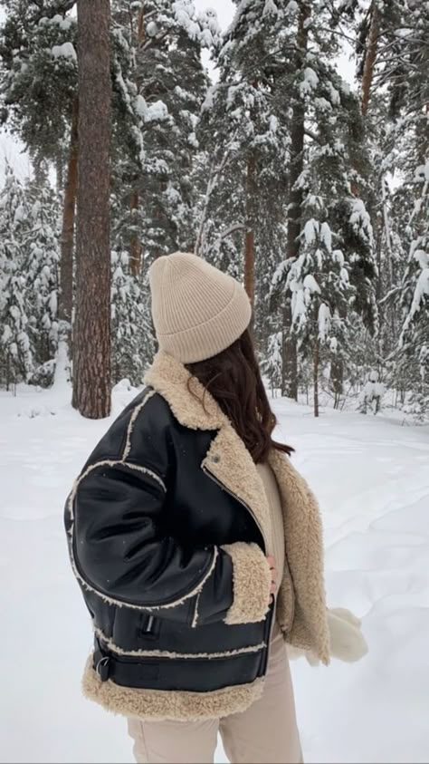 Winter Arc, Winter Travel Outfit, Winter Ootd, Christmas Girls, Classy Christmas, Instagram Ideas Photography, January 25, Cool Instagram, Winter Pictures