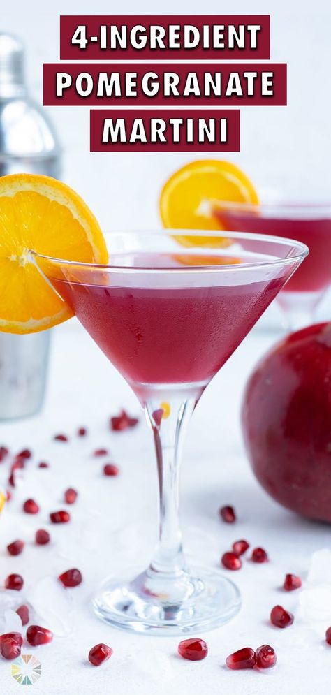 Pomegranate Martini Recipe, Fresh Pomegranate Juice, Pomegranate Vodka, Holiday Martinis, Pomegranate Martini, Martini Recipe, Vodka Martini, Fancy Cocktails, Party Hostess