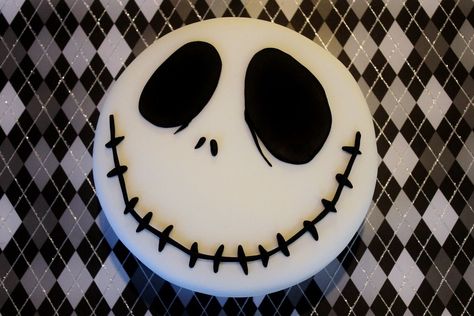 Jack Skeleton Birthday Cake, Jack Skellington Cake, Fall Birthday Cakes, Christmas Birthday Cake, Jake Cake, Nightmare Before Christmas Cake, Pasteles Halloween, Christmas Cupcakes Decoration, Nightmare Before Christmas Decorations