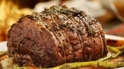 Pork Roast Marinade, Roast Beef Dishes, Holiday Prime Rib Roast, Boneless Prime Rib, Holiday Prime Rib, Boneless Prime Rib Roast, Roast Beef Recipe, Christmas Catering, Rib Rub