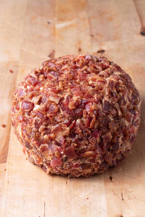 Sharp cheddar, cream cheese, roasted peppers, and bacon make up this pimento cheese ball. It's the perfect Southern appetizer! Pimento Cheese Ball Recipe, Pimento Cheese Ball, Southern Appetizers, Pimento Cheese Recipes, Pimiento Cheese, Cheese Ball Recipes, Pimento Cheese, Roasted Peppers, Sharp Cheddar