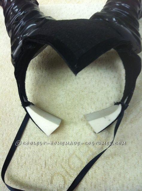 DIY Magnificent Maleficent Costume Malificent Head Piece, Malificiant Costume, Maleficent Costume Diy, Maleficent Costume, Diy Wings, Thick Headbands, Model Magic, Homemade Costume, Homemade Costumes