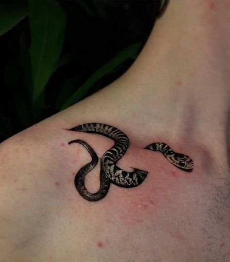 Collar Bone Tattoo For Men, Tattoos Neck, Clavicle Tattoo, Tattoo Snake, Snake Tattoos, Design Tattoos, Tattoo Wrist, Bone Tattoos, Snake Tattoo Design