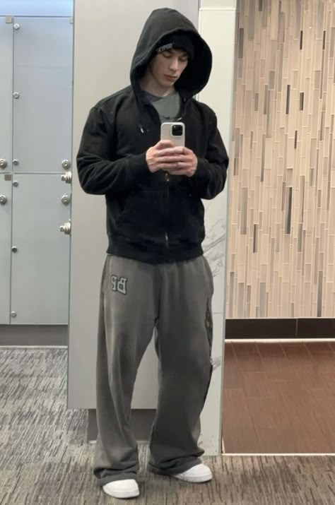 Hoodie And Sweatpants Outfit Men, Guys Sweatpants Outfit, Men Sweatpants Outfit, Baggy Outfits Men, Brayden Bradshaw, Mens Gym Outfits, Gym Fits Men, Outfit For Guys, Sweatpant Outfits