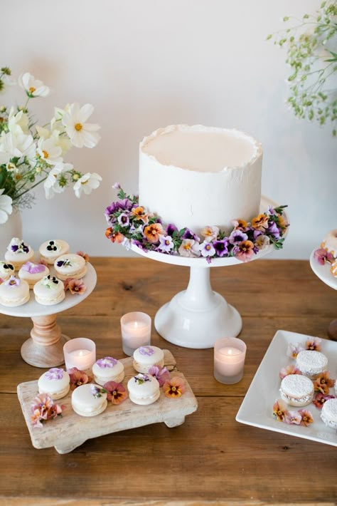 Bloom Party, Wildflower Birthday, Bridal Shower Desserts, Bridal Shower Inspo, Wildflower Baby Shower, Shower Desserts, Bridal Shower Inspiration, Bridal Tea, Cakes And Cupcakes