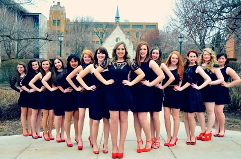 Marquette University's all-female a cappella group! Twitter - @MUMeladies, Facebook - The Meladies Brides Photography, Group Photo Poses, Group Picture Poses, Prom Couples, Prom Poses, Fitness Photoshoot, Group Photography, Prom Photos, Fitness Photography