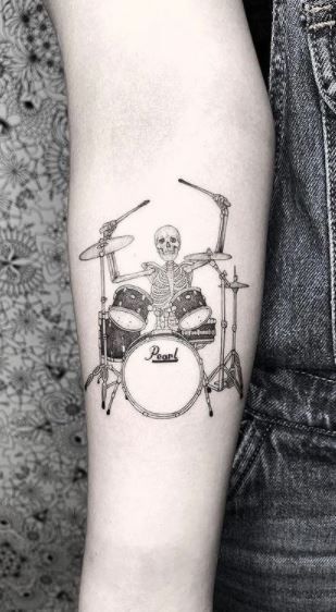 Drum Tattoos For Men, Drummer Tattoo, Music Related Tattoos, Drum Tattoo, Guitar Tattoo Design, Music Tattoo Sleeves, Spiderman Tattoo, See Tattoo, Tatuagem Masculina Pequena