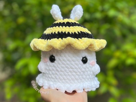 Halloween Bee, Ghost Plushie, Bee Hat, Crochet Ghost, Plushie Crochet, Plush Crochet, Crochet Halloween, Crochet Plush, Plushie Patterns