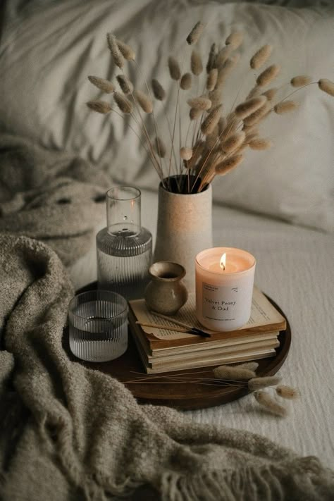 Candle Autumn Aesthetic, Soy Candle Aesthetic, Candle Photo Ideas, Candle Product Shoot, Vanilla Candle Aesthetic, Cozy Astetic, Autumn Product Photography, Candle Room Aesthetic, Candle Product Photography Ideas