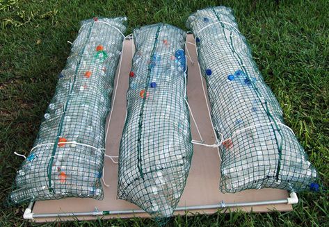 Project RRaft - Building a Raft Out of Water Bottles: 12 Steps (with Pictures) Floating Dock Plans, Raft Building, Raft Boat, Barge Boat, Party Barge, Garden Mesh, Water Architecture, Floating Architecture, Diy Plastic Bottle