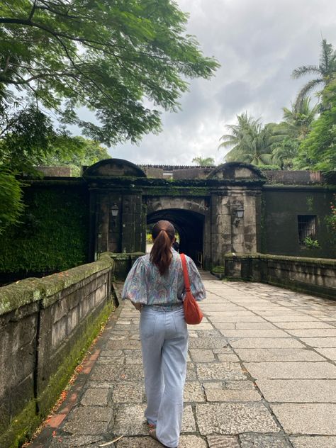 #museumdate #coldtreats #intramuros #philippines #pilipinas #filipino #vintage #manila Intramuros Photography, Intramuros Aesthetic, Spontaneous Dates, Filipino Vintage, Intramuros Manila, Museum Photography, Poses For Pictures, Manila, Travel Photos