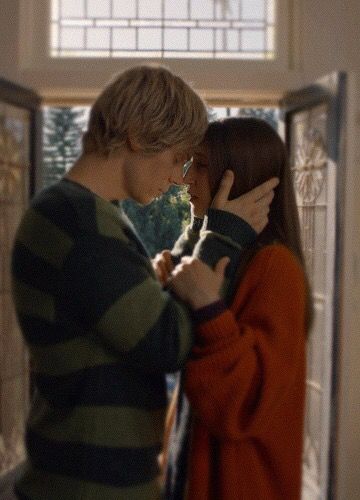 Violet Ahs, American Horror Story Series, Ahs Characters, Violet Harmon, Evan Peters American Horror Story, Tate And Violet, American Horror Story 3, Taissa Farmiga, Tate Langdon