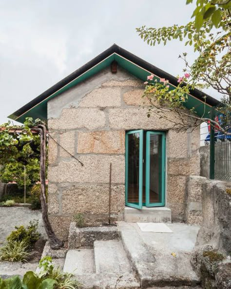 Shower Tower, Tea Farm, Small Toilet, Tower House, Greenwich Village, Spiral Staircase, Stone Houses, Stone House, Contemporary Architecture