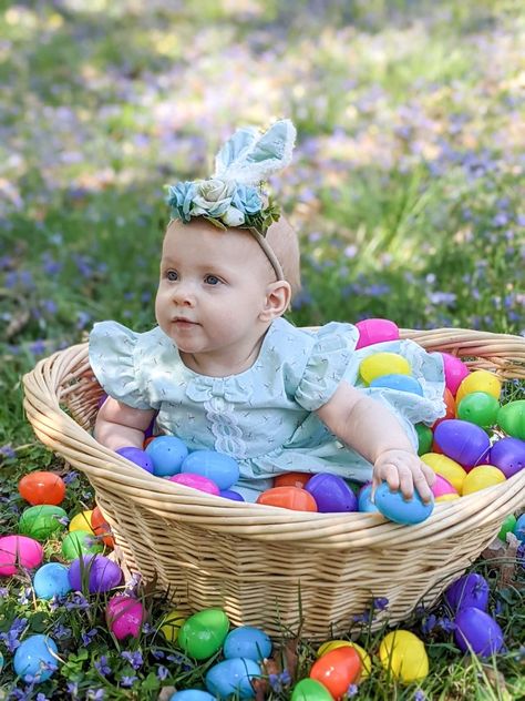 1st Easter Pictures, Easter Baby Photoshoot, Easter Baby Photos, 6 Month Baby Picture Ideas, Baby Aesthetic, Easter Photoshoot, Toddler Photoshoot, Monthly Baby Pictures, First Year Photos