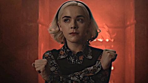 Kiernan Shipka Gif, Kiernan Shipka Sabrina, Heavy Crown, Sabrina Spellman Style, Mark Of Cain, Sabrina Witch, Chilling Adventures Of Sabrina, Kiernan Shipka, When They Cry