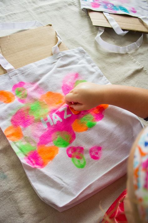 Summer Kids Camp Craft Idea - make personalized tote bags to take to the library this summer! Decorated Tote Bags, Camping Crafts For Kids, Kids Tote Bag, Kids Camp, Kids Totes, Diy Tote, Craft Tote, Library Bag, Summer Camps For Kids