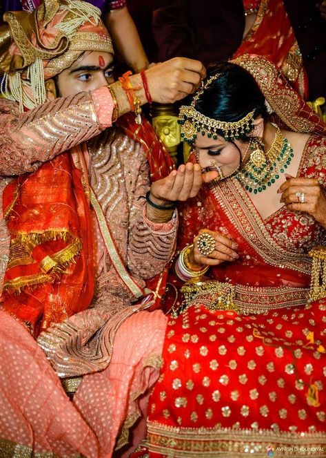 Sindoor Daan Photography, Sindur Wedding, Impressive Outfits, Court Marriage, Indian Wedding Poses, Indian Marriage, Indian Wedding Bride, Bride Photos Poses, My Dream Board