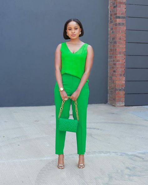 Green And White Dress Outfit, Green Monochromatic Outfit, Neutral Skirt, Green Monochromatic, White Dress Outfit, Lime Green Dress, Monochromatic Outfit, Yellow Heels, Green Trousers