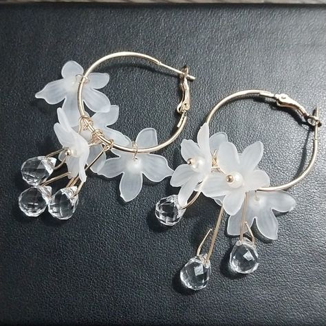 Welcome To Ashlynmari891 Closet.! Fashion Jewelry. White Acrylic Flower Handmade Women's Long Earrings Female Wedding Party Jewelry Gift. Thanks For Looking At My Closet! Flower Necklace Gold, Novelty Jewelry, Accessories Business, Japanese Jewelry, Asian Jewelry, Acrylic Flower, Flower Handmade, Gold Wedding Jewelry, Jewelry White