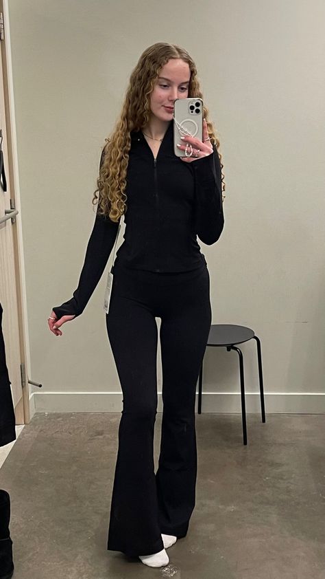 Trendy Yoga Outfits, Black Yoga Pants Outfit Y2k, Lululemon Flair Leggings, Lulu Flare Leggings Outfit, Bootcut Leggings Outfit, Thigh Highs Outfit, Black Flared Leggings Outfit, Twd Fashion, Black Flare Pants Outfit