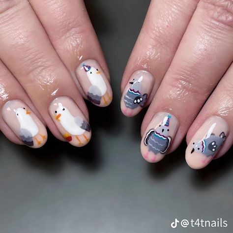 Pet Nail Art, Animal Inspired Nails, Goose Nail Art, Complicated Nail Art, Silly Nail Designs, Chicken Nails Designs, Pigeon Nails, Sea Animal Nails, Goose Nails