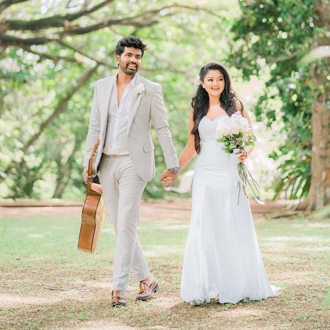 White Gown Couple Photoshoot, Preshoot Dresses, Engagement Frocks, Homecoming Saree, Preshoot Ideas, Bride Collection, Engagement Dress For Bride, Bride Reception Dresses, Prewedding Photo