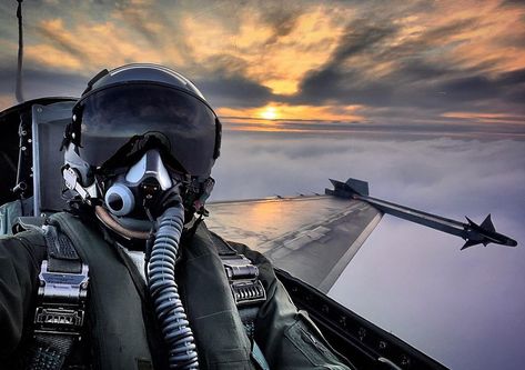 @ross_impress on Instagram: “Office with a view.... . 🇧🇪Belgian Air Force. . . #f16 #mightyviper #viper #aviation #dailythemetag #aviationphotography #fighteraircraft…” Insurgency Sandstorm, Pilot Aesthetic, Fighter Planes Art, Adidas Wallpaper Iphone, Office With A View, Instagram Office, Test Pilot, Naval Aviator, Aviation World