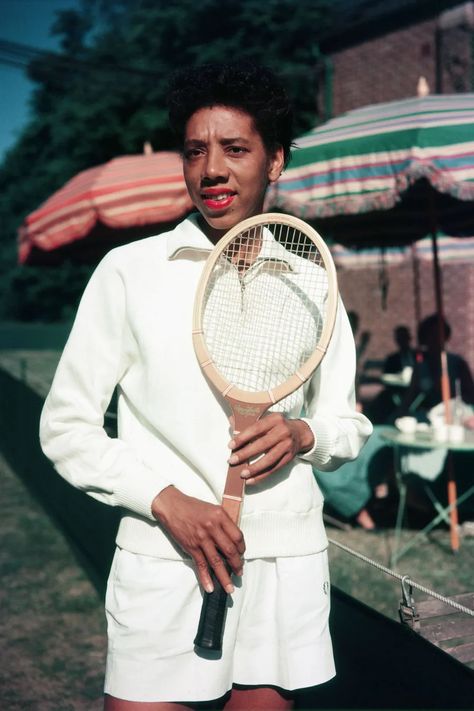 Ladies Looking Glamorous Posing With Tennis Racquets Rosie The Riveter Poster, Black Historical Figures, Althea Gibson, American Athletes, Tennis Racquets, Tilda Swinton, August 25, September 28, Digital Classroom