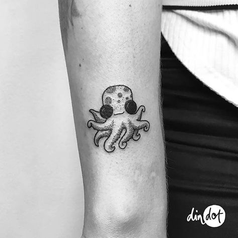 • Cute octopus • Merci Laura!! • Done at @amor_de_madre_berlin ••• #dindot_tattoo #tattoo #tattoos #octopustattoo #cutetattoo #blackwork #ink #inked #dotwork #dotworkers #linework #blackworkers #tattoofilter #tattooart #blxckink #darktattooing #blackink #blackart #darkartist #theblackmasters #instatatts #onlyblackart #darkworkers #tatts #berlintattoos Funny Small Tattoos, Octopus Tattoos, Scar Tattoo, Dot Tattoos, Geek Tattoo, Cute Octopus, Octopus Tattoo, Tattoo Cover-up, Dark Tattoo