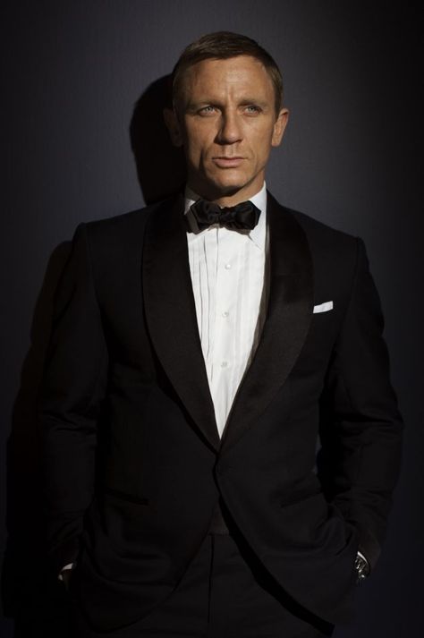 Ford. Tom Ford. Amazing. In Skyfall he was dressed head to toe in Tom Ford suits and tuxes. James Bond Portrait, James Bond Photoshoot Ideas, James Bond Black And White, James Bond Photoshoot, 70s Shoot, James Bond Tuxedo, James Bond Daniel Craig, 007 Style, Bond Party