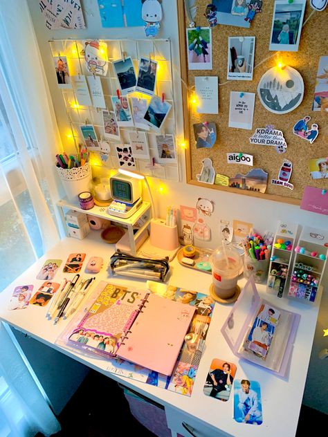 Bts desk setup aesthetic Kids Study Table Ideas For Two, Study Space Ideas In Bedroom, Kid Study Room, Space Ideas For Kids, Space Saving Study Table, Kids Study Table Ideas, Husna Jolay, Study Space Ideas, Kids Study Room Ideas